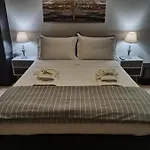 Athena's Luxury Place דירה