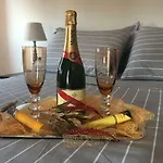 Athena's Luxury Place דירה