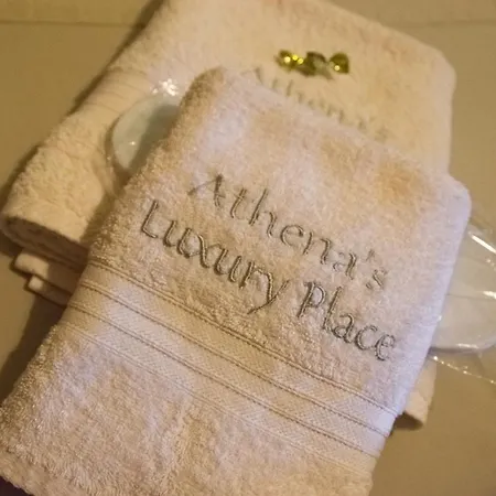 Athena's Luxury Place アパート アグリア