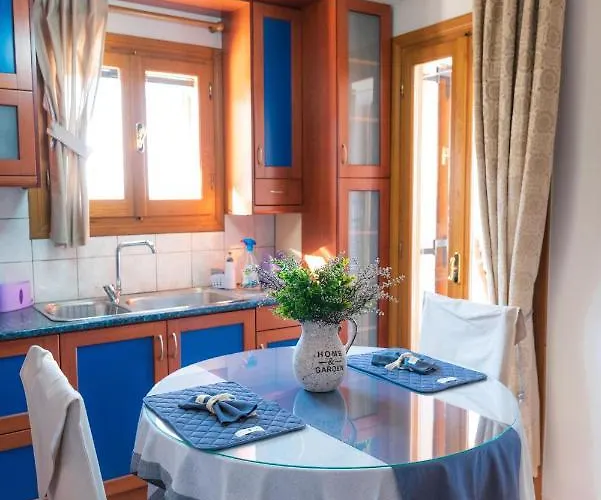 Апартаменты Athena's Luxury Place Агрия